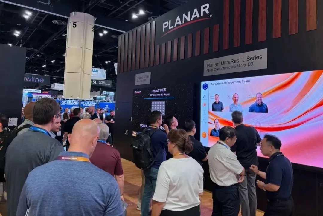 painel de led rental ln super curvo na infocomm 2025