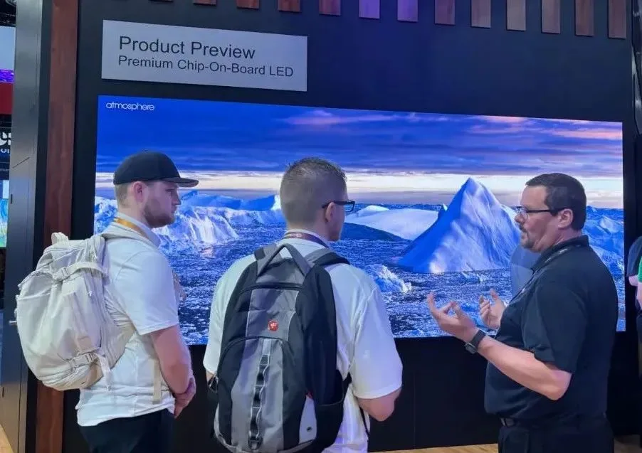 Painel de LED Leyard Luminate™ Ultra W na infocomm 2025