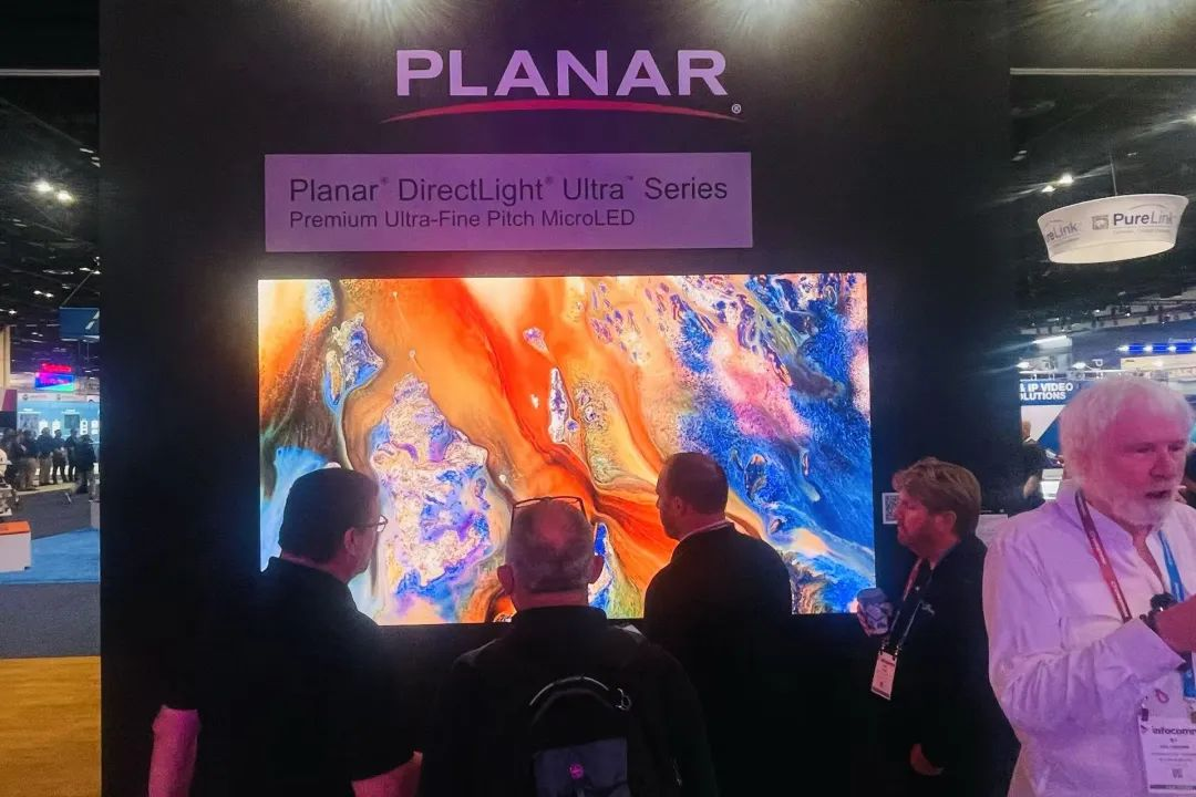 painel de led leyard direct ligth slim na infocomm 2025