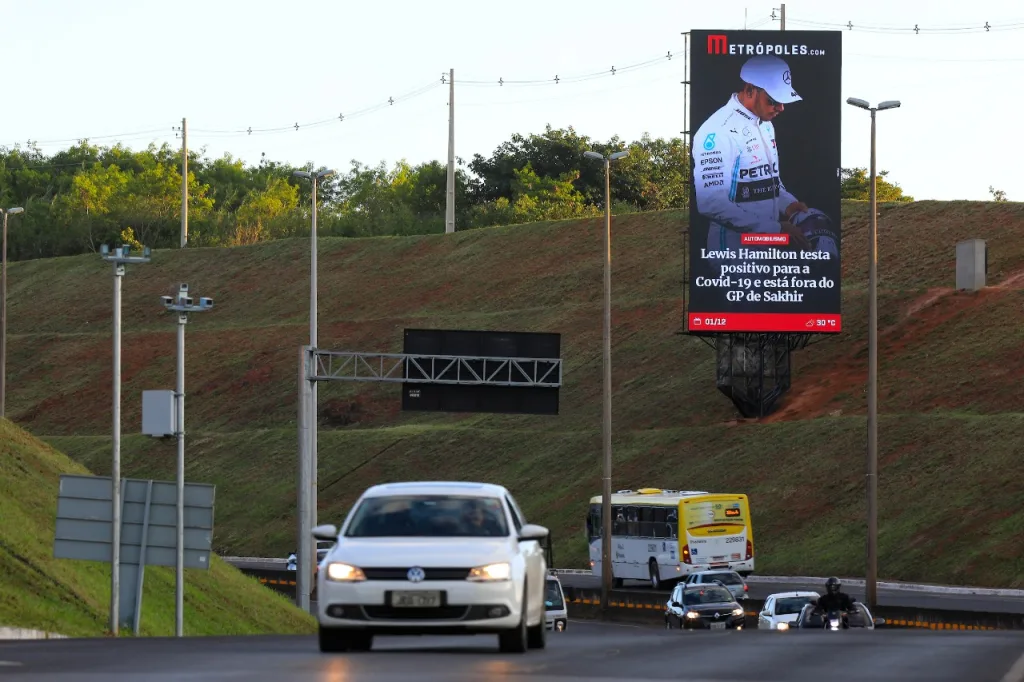 Painel de LED DOOH Leyard para rodovias, e grandes avenidas
